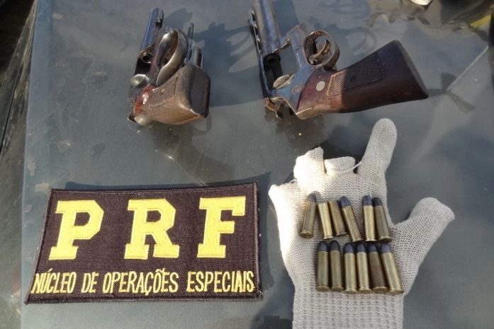 Armas e munições apreendidas pela PRF