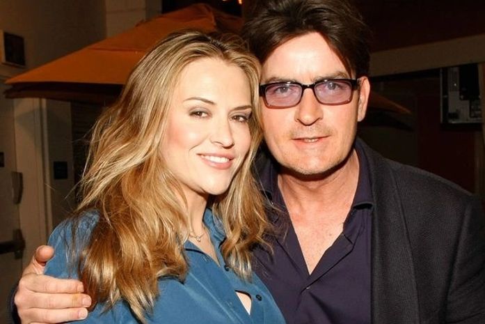 Ex de Charlie Sheen é presa por porte de cocaína