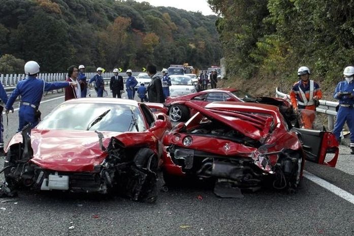 Japão: polícia investiga engavetamento com Ferraris e Lamborghini