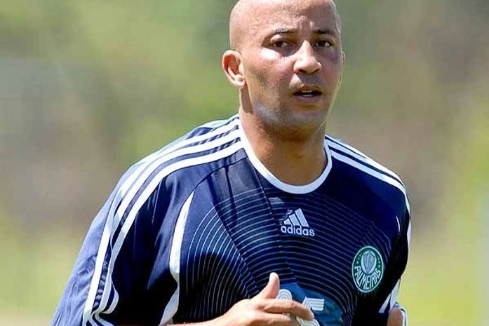 Alex Mineiro pode ser o reforço de peso do CSA em 2012.