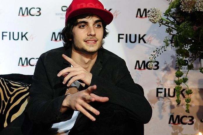 Fiuk quer casar mas se diz assustado com casamentos do pai