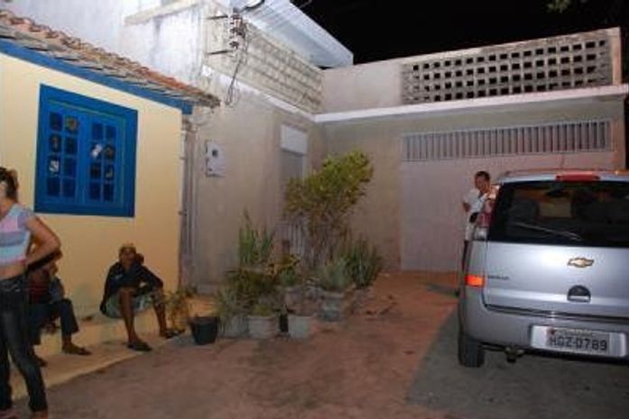 Mulher é encontrada morta dentro de piscina em residência na Praia do Francês