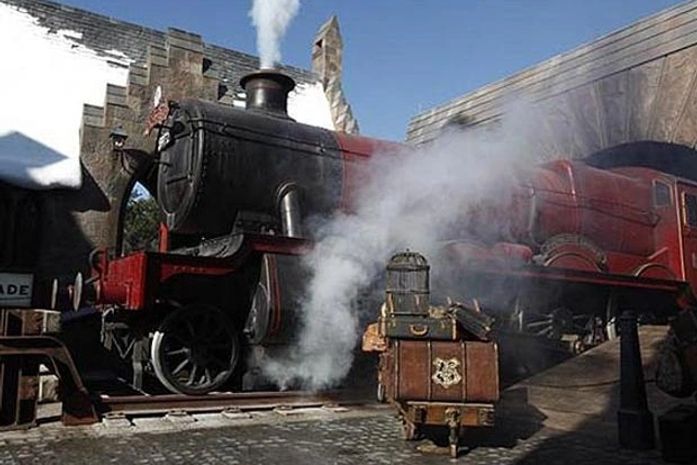 Réplica do Expresso de Hogwarts é parte das atrações do parque de Harry Potter