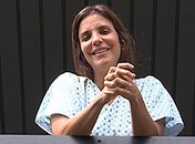 ‘Tô ótima’, diz Ivete ao aparecer em janela de hospital em Salvador