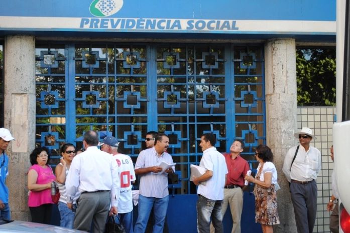Servidores fecham agência do INSS e gerência diz que não existe motivação