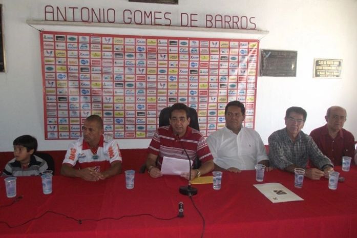 Direção do CRB confirma permanência de Comelli e divulga elenco 2012