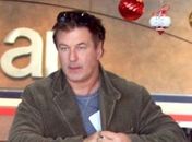 Alec Baldwin é expulso de voo por jogar game no celular