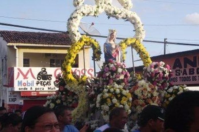 Coruripe encerra a festa da padroeira, com a tradicional procissão.