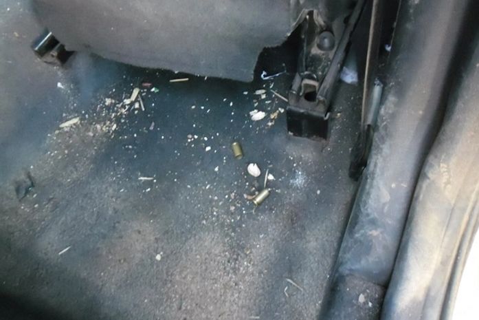Polícia encontra carro com placa clonada e cápsulas de pistola