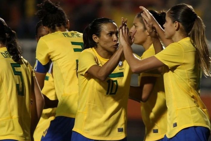 Com golaço de Marta, Brasil goleia Itália por 5x1 em São Paulo