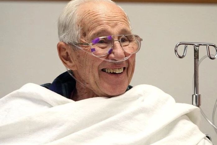 Idoso sobrevive à caminhada em nevasca nos EUA; mulher morre