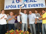 Senador Renan foi agraciado com uma placa pela direção da Uveal

