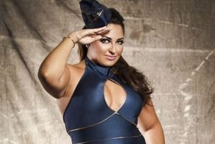 Loja lança linha plus size inspirada em fantasias sexuais