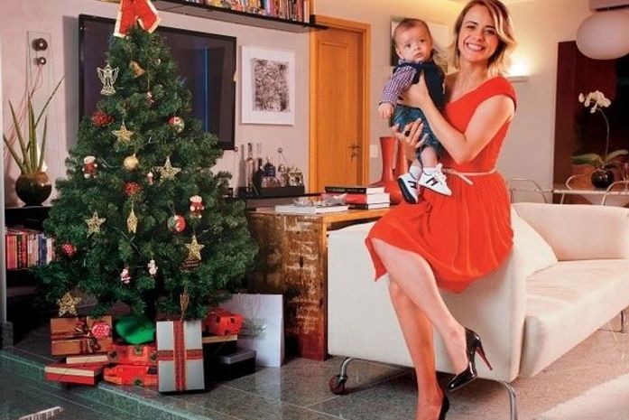 Juliana Silveira apresenta filho Bento, de 4 meses