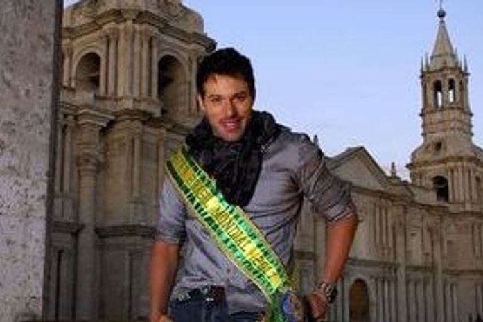 Mister Universo termina namoro com assistente do SBT
