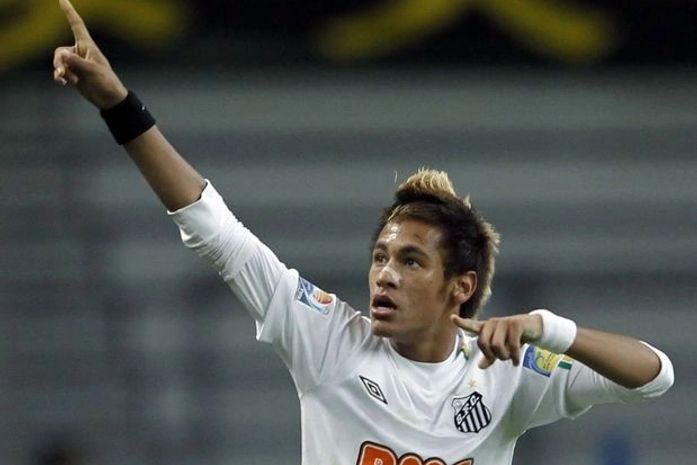 Barcelona planeja vender 2 jogadores para "aliviar" compra de Neymar