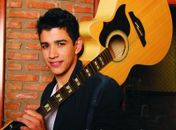 Cantor sertanejo diz ficar com 25 mulheres por mês