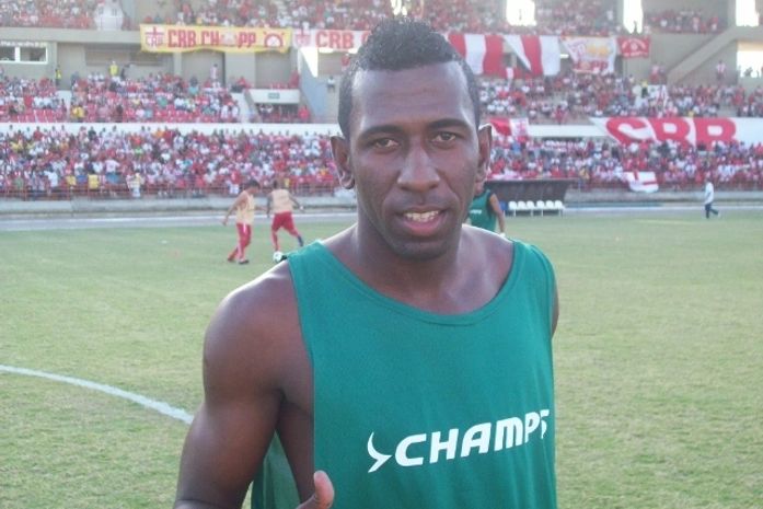 Thiaguinho pelo CRB.