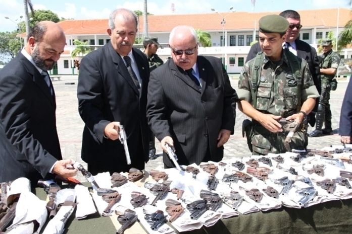 Armas apreendidas em operações são entregues ao Exército