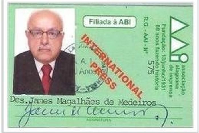 James Magalhães recebe carteira de sócio da Associação Alagoana de Imprensa