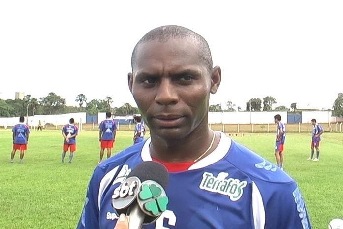 Wênio, volante do CRB.