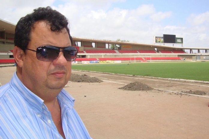 Jorge VI e o Rei Pelé em reforma.