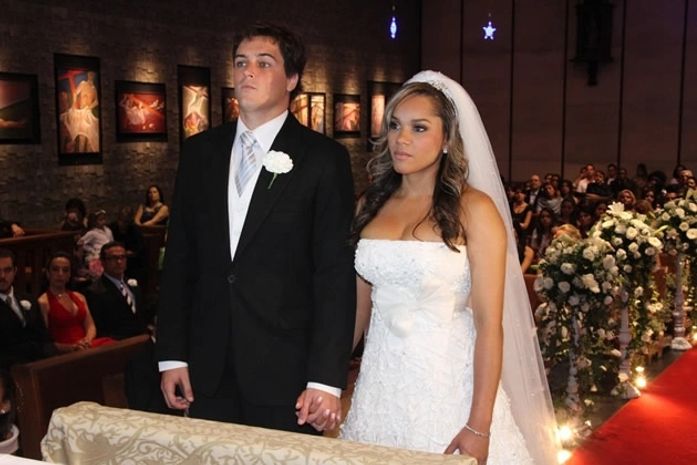 Em casamento, Felipe Dylon erra na hora do ‘sim’