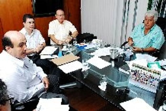 Nonô e os técnicos da Eletrobras