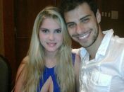 Bárbara Evans posta foto com novo namorado no Twitter: 'Eu e meu amor'