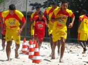 Treinamento do Corinthians Alagoano na praia.