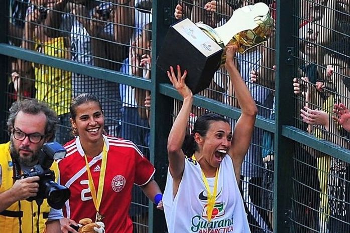 Marta não marcou, mas participou ativamente da partida.