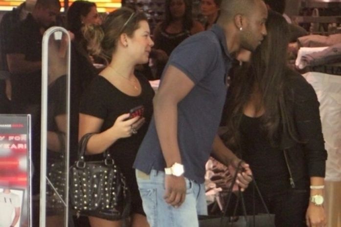 Fernanda Souza vai a shopping com Thiaguinho