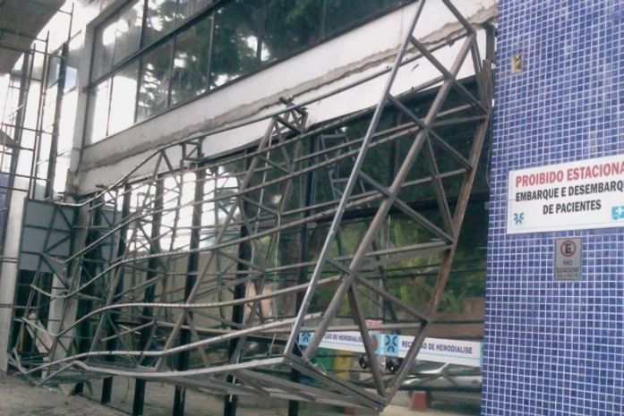 Um funcionário ficou ferido no acdente