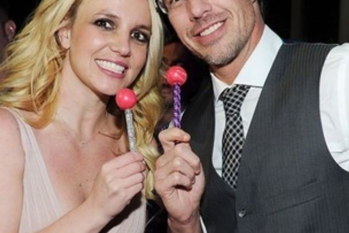 Anel de noivado de Britney Spears custou US$ 90 mil