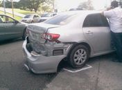 Toyota ficou com parachoque destruído