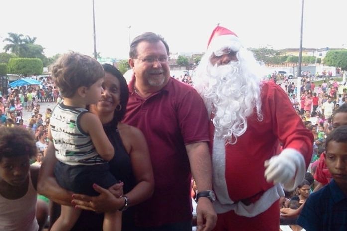 Vereador Anizão Amorim e familia com Papai Noel