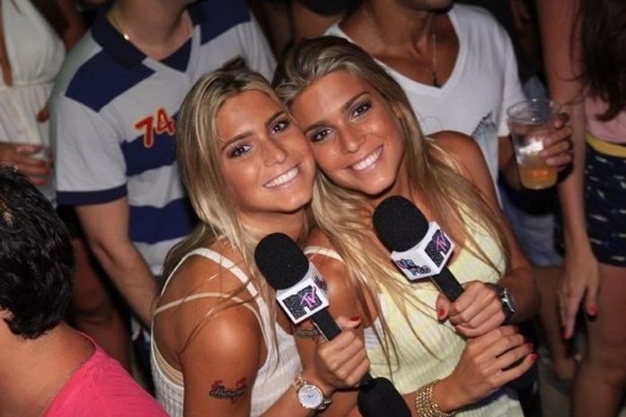 Jornal: Bia e Branca pediriam R$ 4 milhões para posarem nuas