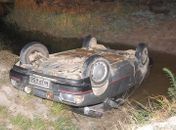 Carro é achado capotado na estrada. Motorista não foi encontrado