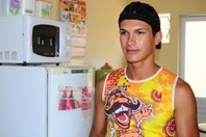 Famílias desmontam acampamentos e se mudam para casas novas