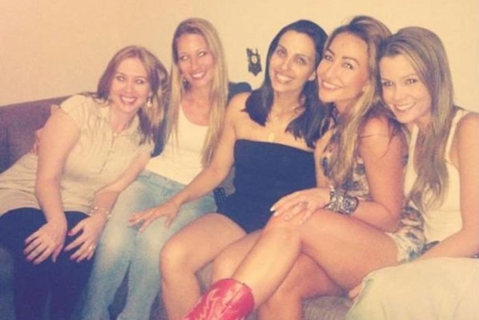 Sabrina Sato reúne amigas em Penápolis e posta foto no Twitter