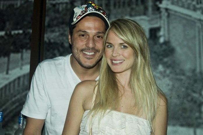 Susana Werner e Júlio Cesar curtem show em balada carioca