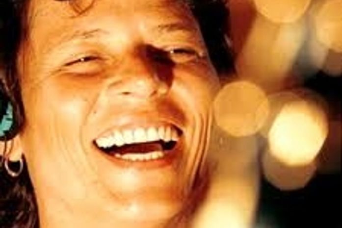 Há 10 anos, Brasil dava adeus à malandragem da cantora Cássia Eller