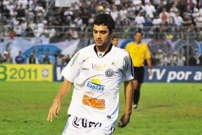 Meia Gustavo deixa o ASA e segue para o futebol coreano