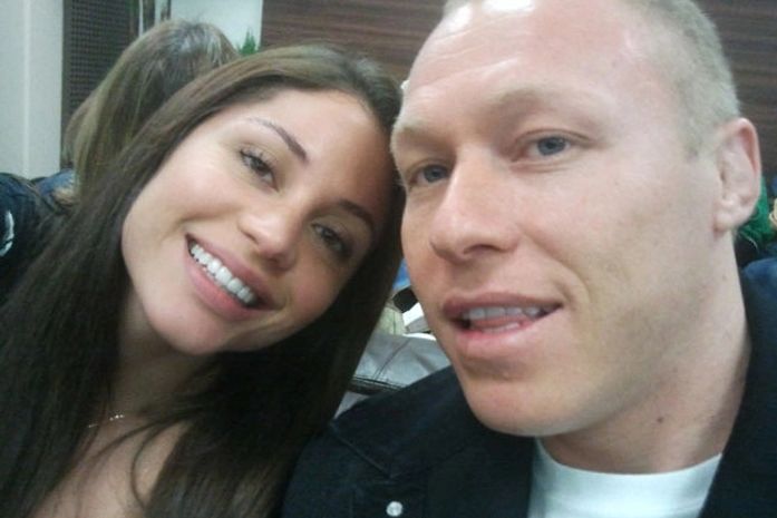 Maria Melilo publica foto ao lado do namorado: "Férias"