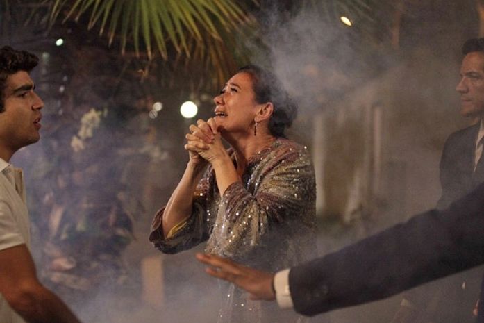 Ferdinand incendeia mansão de Griselda e tranca Amália