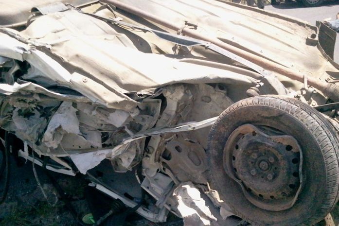 Uno tombou com impacto do acidente