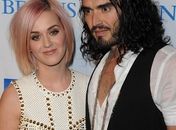 Katy Perry e Russell Brand em evento beneficente em Los Angeles, nos Estados Unidos