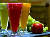 Para amenizar os efeitos do álcool: suco à base de à base de beterraba, cenoura, maçã, hortelã e gengibre.