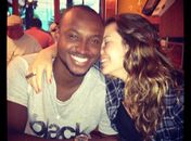 Thiaguinho e Fernanda Souza vão a churrascaria no primeiro dia do ano