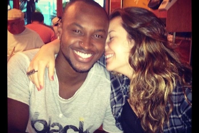 Thiaguinho e Fernanda Souza vão a churrascaria no primeiro dia do ano